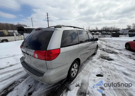 2007 Toyota Sienna Le z USA, uszkodzony, nr VIN 5TDZK23C87S017588